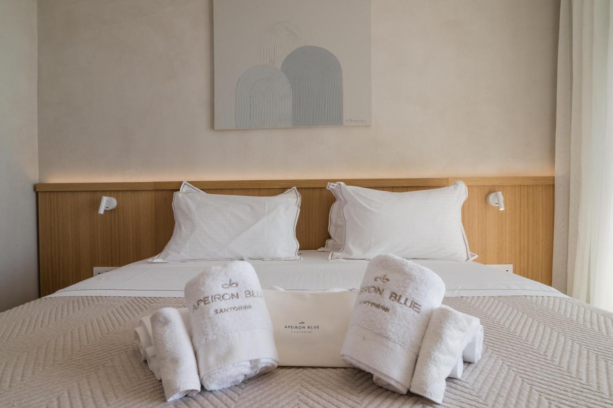 Apeiron Blue Santorini - Sustainable Adults Only 14 Plus Fira  Pokoj fotografie